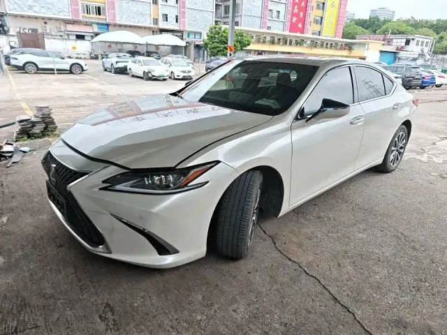 Lexus ES — Фото автомобиля 2