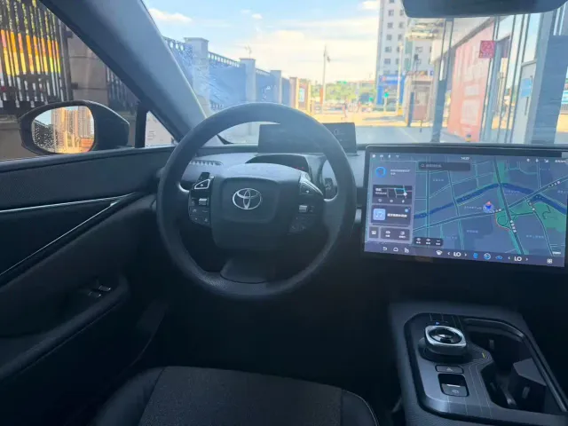 Toyota bZ5 — Фото автомобиля 5