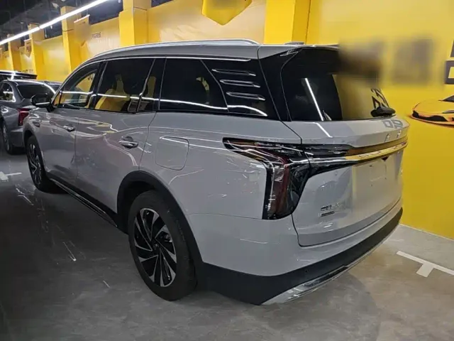 Hongqi HS7 PHEV — Фото автомобиля 4