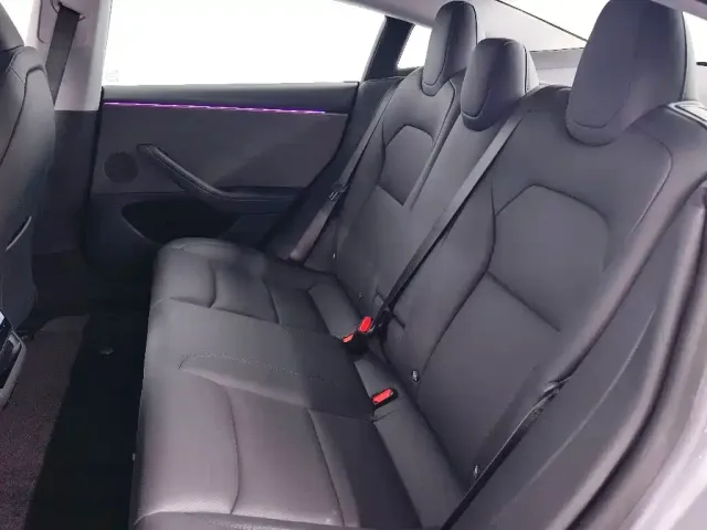 Tesla Model 3 — Фото автомобиля 9
