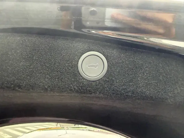 Tesla Model 3 — Фото автомобиля 9