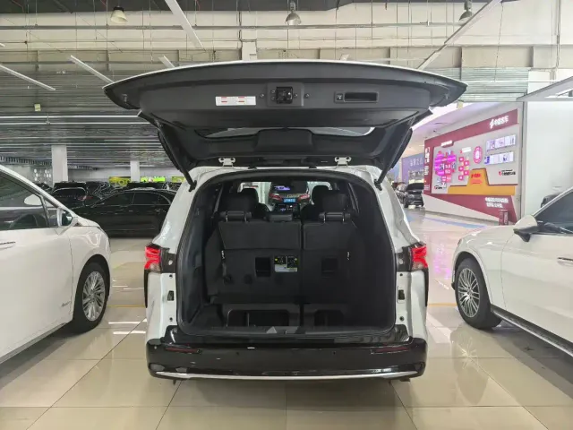 Toyota Sienna — Фото автомобиля 7