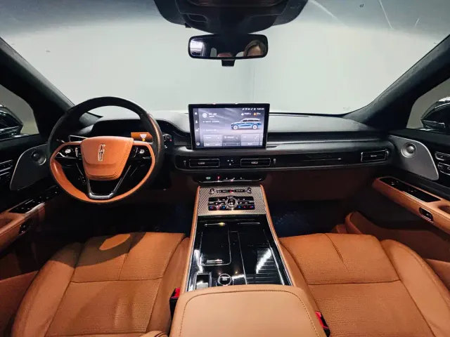 Lincoln Aviator — Фото автомобиля 11
