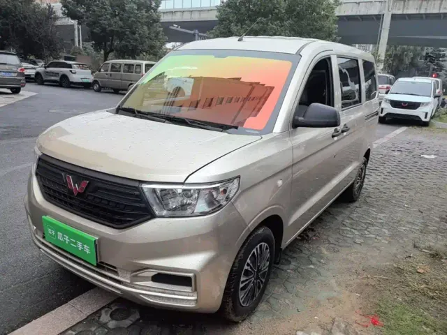 Фотография автомобиля — Wuling Hongguang V