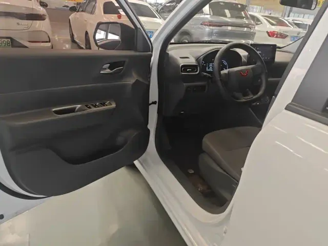 Wuling Hongguang — Фото автомобиля 11