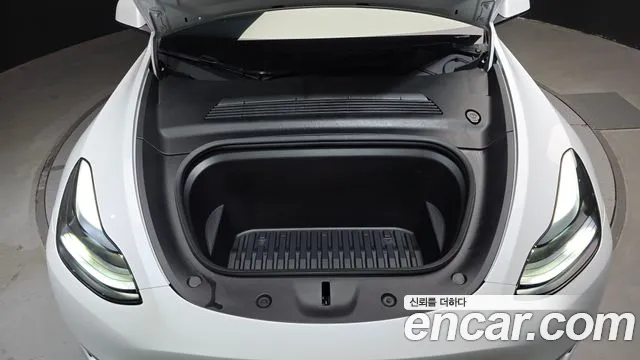 Tesla Model Y — Фото автомобиля 6