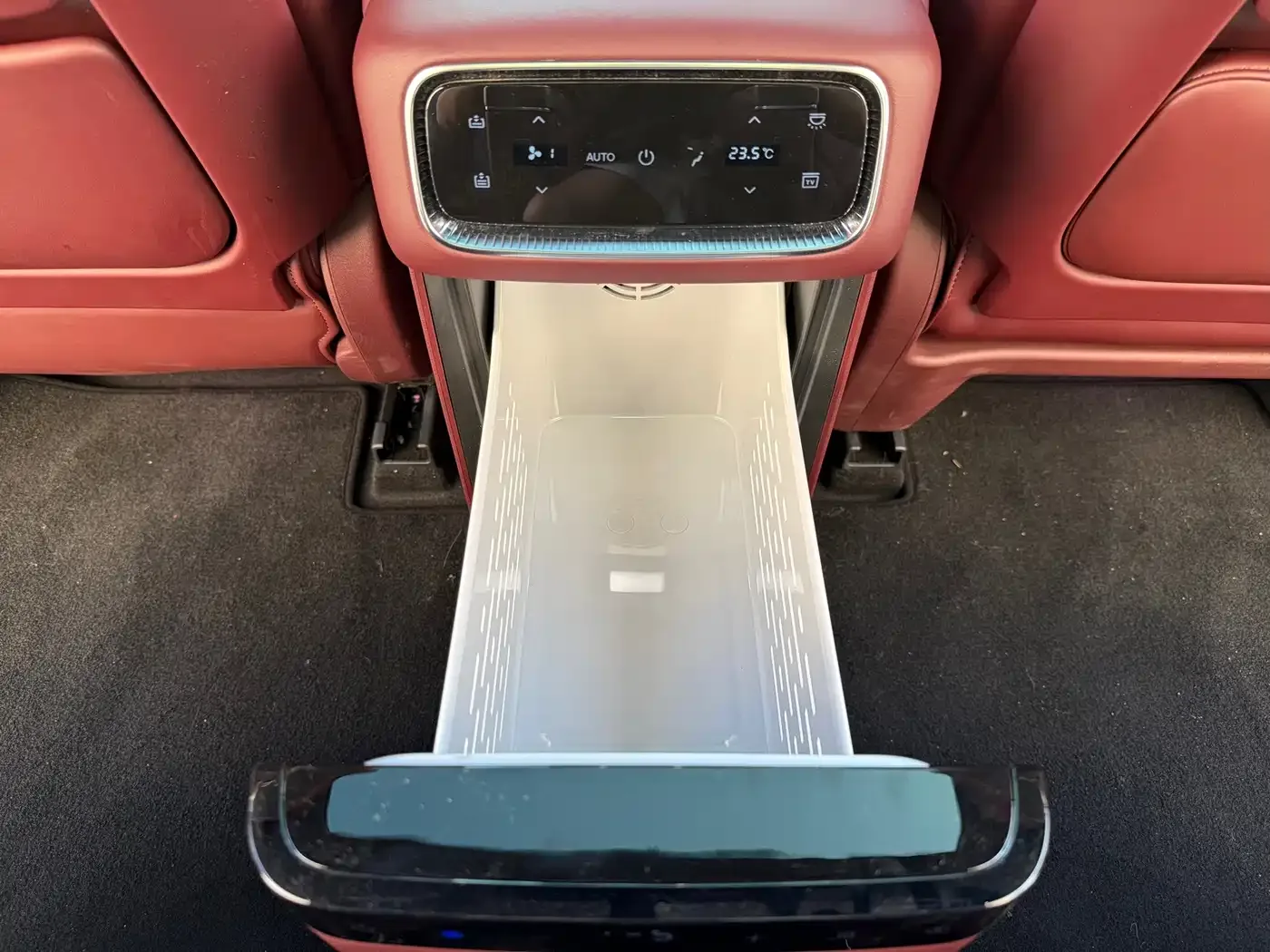 Voyah Auto VOYAH Taisan 2026 Model Base — Фото автомобиля 17