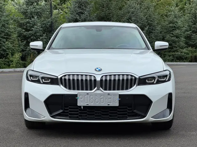 BMW 3 Series — Фото автомобиля 2