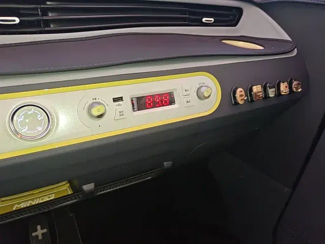 Wuling Hongguang Mini EV — Фото автомобиля 12