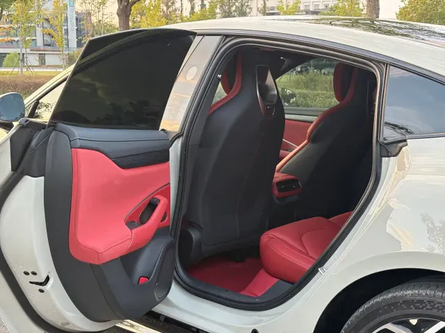 Xiaomi SU7 — Фото автомобиля 10