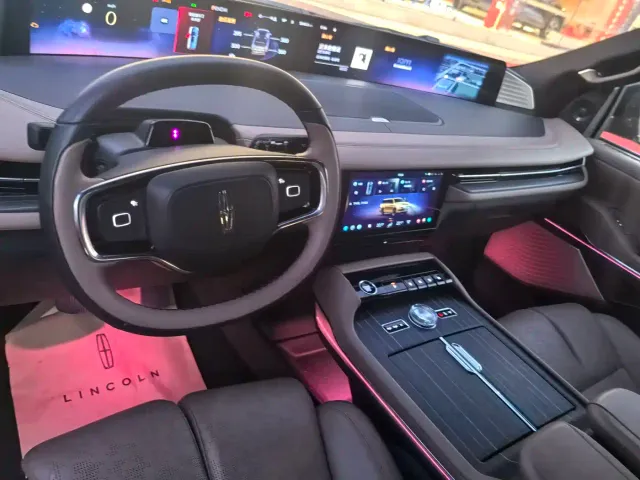 Lincoln Navigator — Фото автомобиля 12