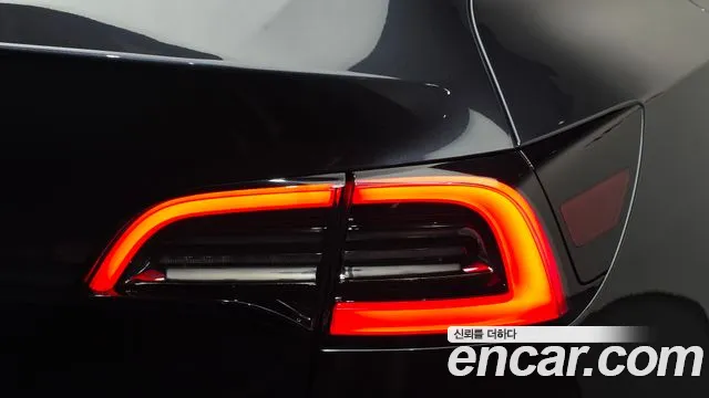 Tesla Model Y — Фото автомобиля 8