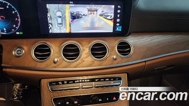Mercedes-Benz E-Class — Фото автомобиля 16