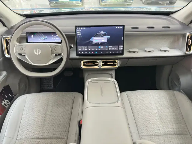 Leapmotor B10 — Фото автомобиля 11