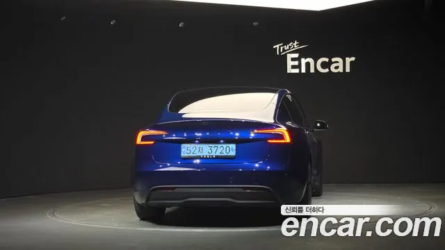 Tesla Model 3 — Фото автомобиля 4