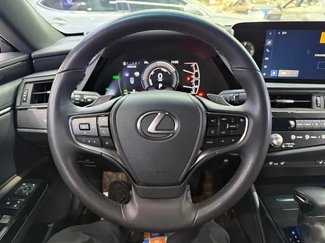 Lexus ES — Фото автомобиля 14