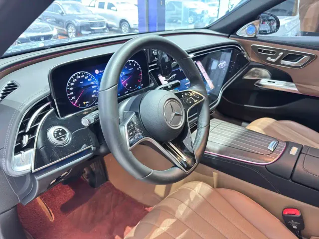 Mercedes-Benz E-Class — Фото автомобиля 11