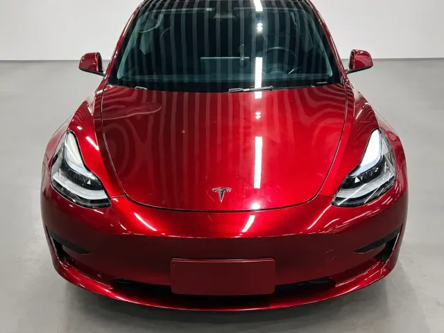 Tesla Model 3 — Фото автомобиля 2