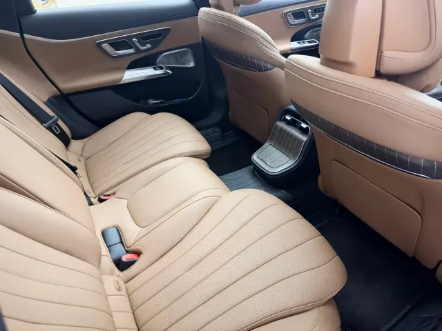 Mercedes-Benz E-Class — Фото автомобиля 11