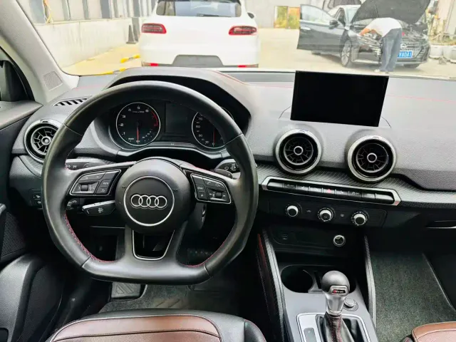 Audi Q2L — Фото автомобиля 7