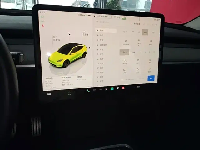 Tesla Model Y — Фото автомобиля 12