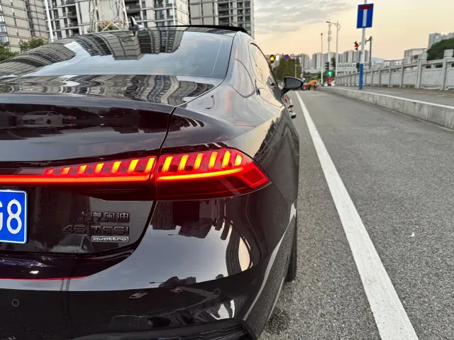 Audi A7L — Фото автомобиля 12
