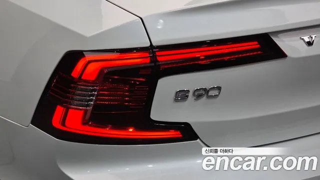 Volvo S90 — Фото автомобиля 8