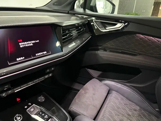 Audi Q4 e-tron — Фото автомобиля 12