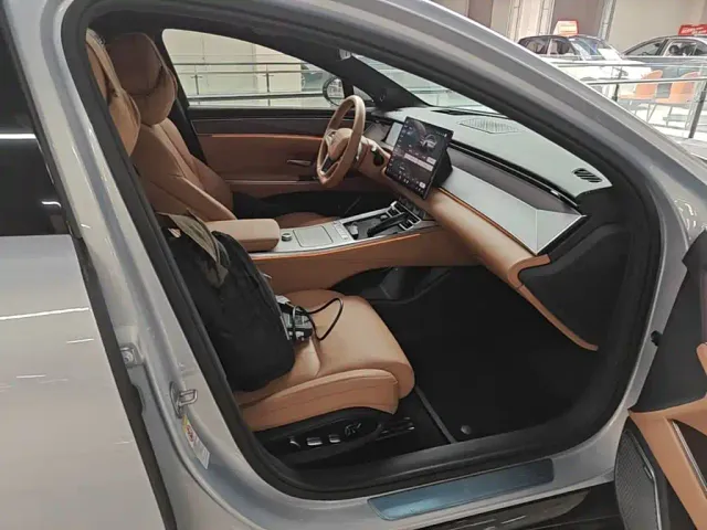 BYD Han L — Фото автомобиля 24