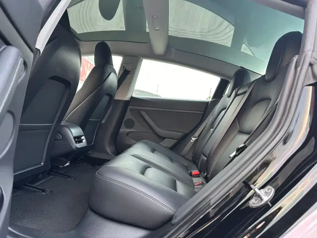 Tesla Model 3 — Фото автомобиля 8