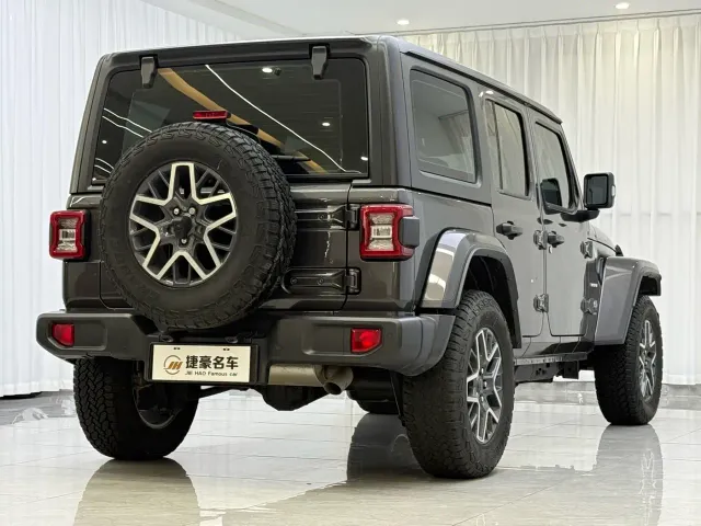 Jeep Wrangler — Фото автомобиля 15