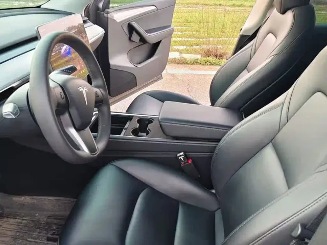 Tesla Model Y — Фото автомобиля 5