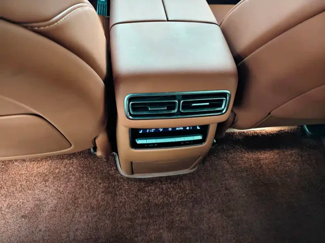Li Auto L7 — Фото автомобиля 10