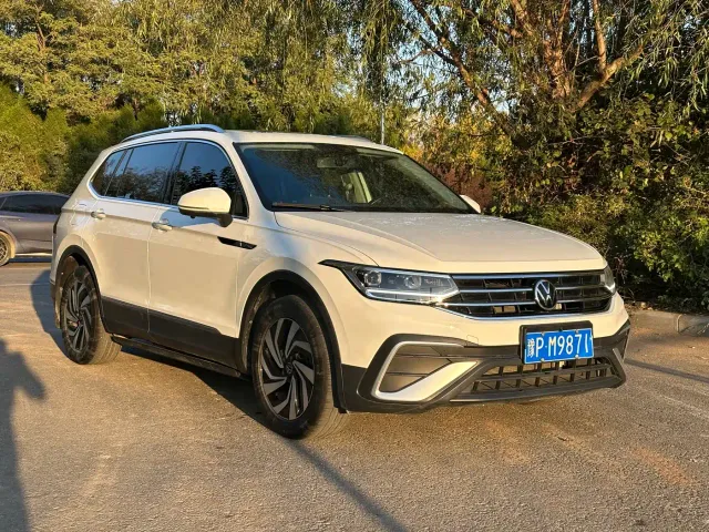 Volkswagen Tiguan L — Фото автомобиля 2
