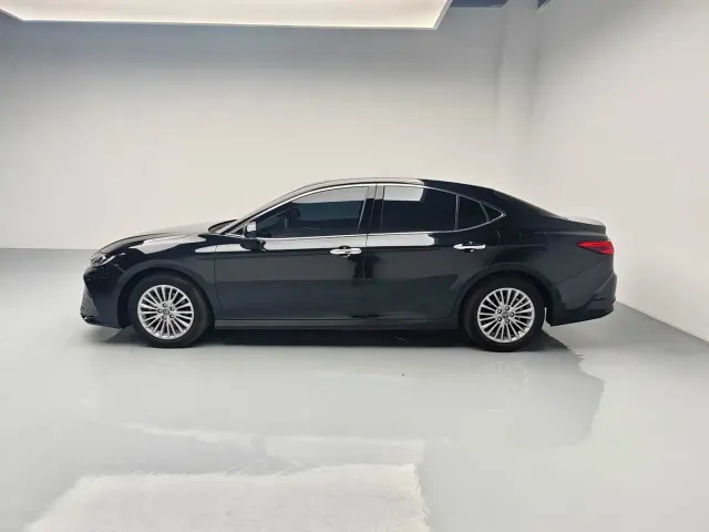 Toyota Camry — Фото автомобиля 2