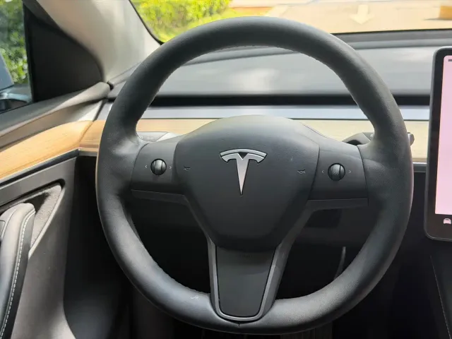 Tesla Model Y — Фото автомобиля 14