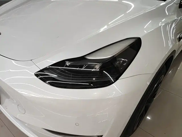 Tesla Model Y — Фото автомобиля 23