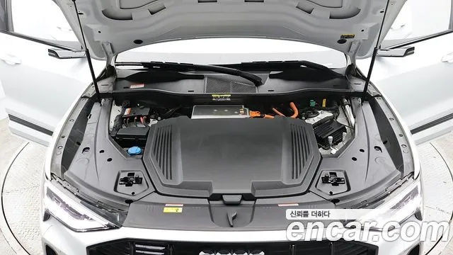 Audi e-tron — Фото автомобиля 13