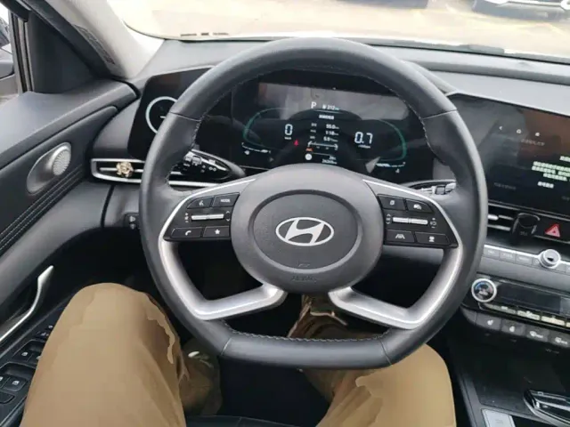 Hyundai Elantra — Фото автомобиля 10