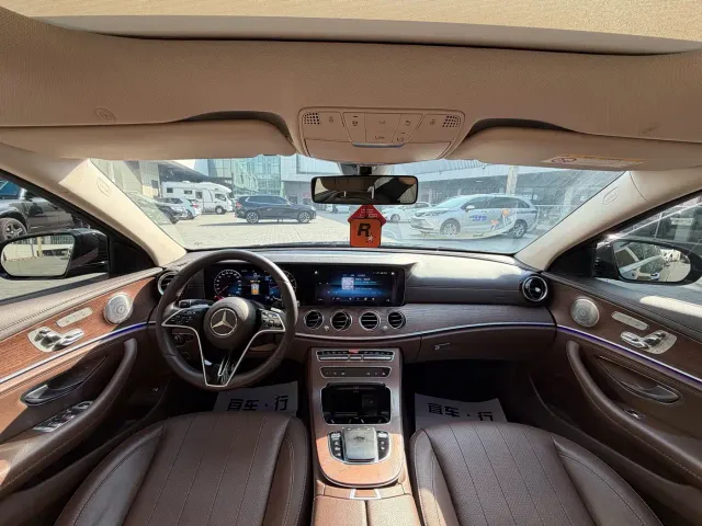 Mercedes-Benz E-Class — Фото автомобиля 12