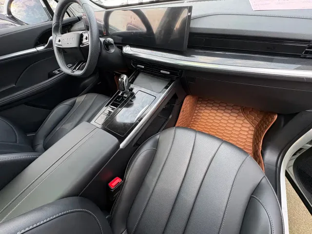 Roewe RX5 Max — Фото автомобиля 16