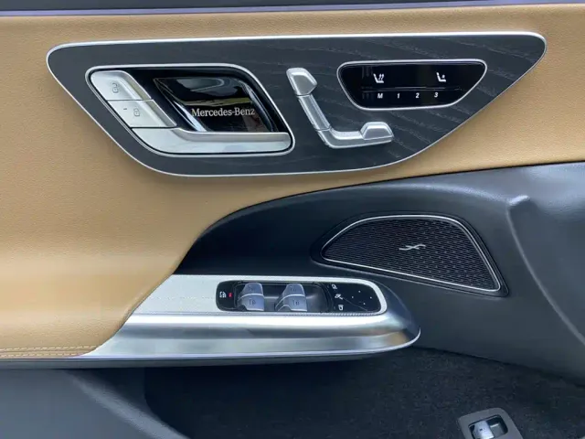 Mercedes-Benz E-Class — Фото автомобиля 22
