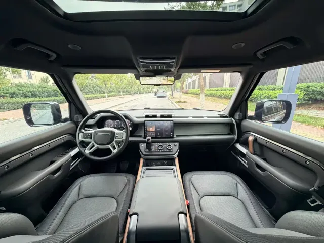 Land Rover Defender — Фото автомобиля 9