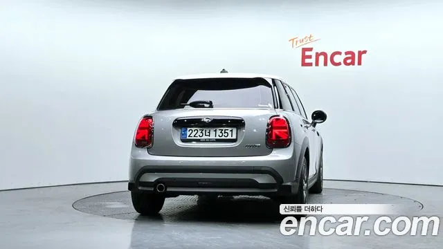 Mini Cooper Cooper 5 дверей Classic — Фото автомобиля 4