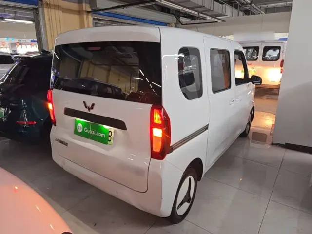 Wuling Zhiguang NEV — Фото автомобиля 4