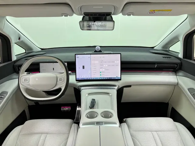 Xpeng X9 — Фото автомобиля 13