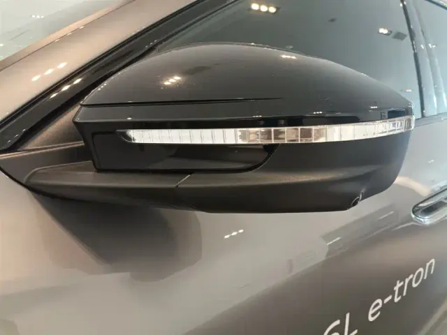 Audi Q6L e-tron — Фото автомобиля 12