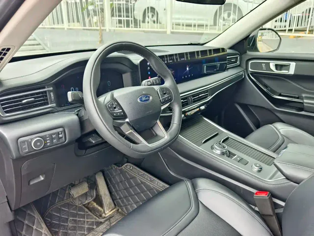Ford Explorer — Фото автомобиля 6