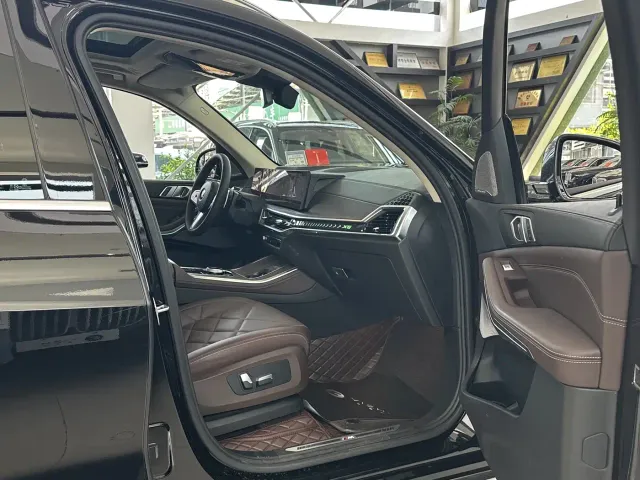 BMW BMW X5 2023 xDrive 30Li Premium M Sport Package — Фото автомобиля 7