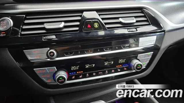 BMW 5 Series G30 — Фото автомобиля 30